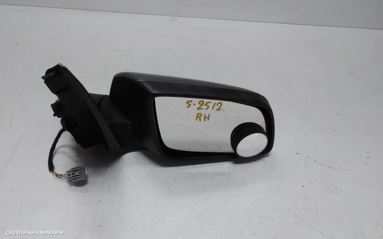 HOLDEN COMMODORE RIGHT DOOR MIRROR, VF, COLOUR CODED/BLACK, NON BLINDSPOT TYPE, 05/2013 - 12/2017 - Image 1
