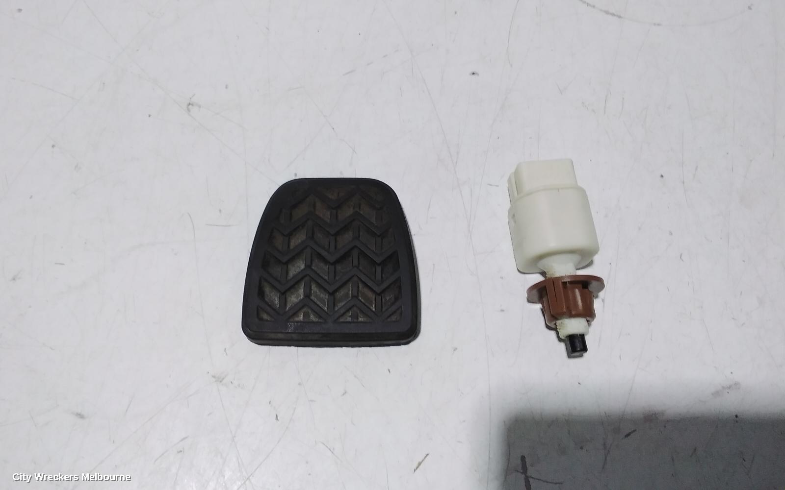 TOYOTA HIACE PEDAL ASSEMBLY, BRAKE PEDAL, TRH/KDH, 01/2005 - 12/2014 - Image 2
