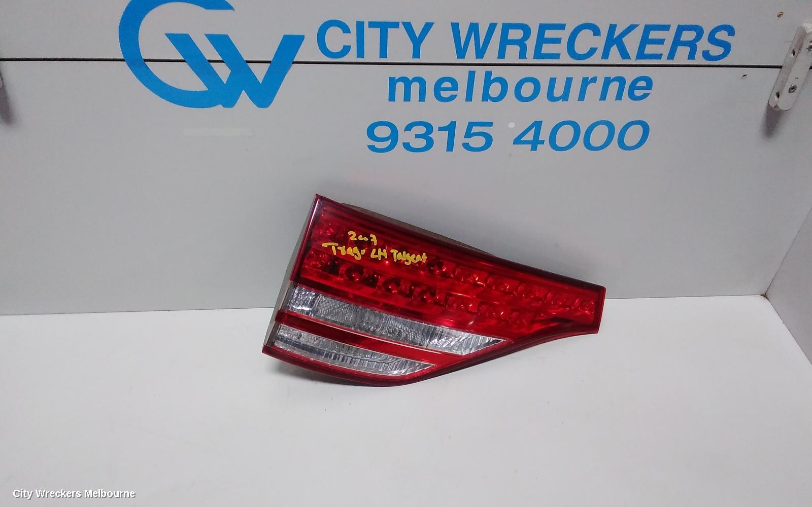 TOYOTA TARAGO REAR GARNISH, TAILGATE LAMP (LH SIDE), ACR50R, 03/2006 - 12/2008 - Image 1