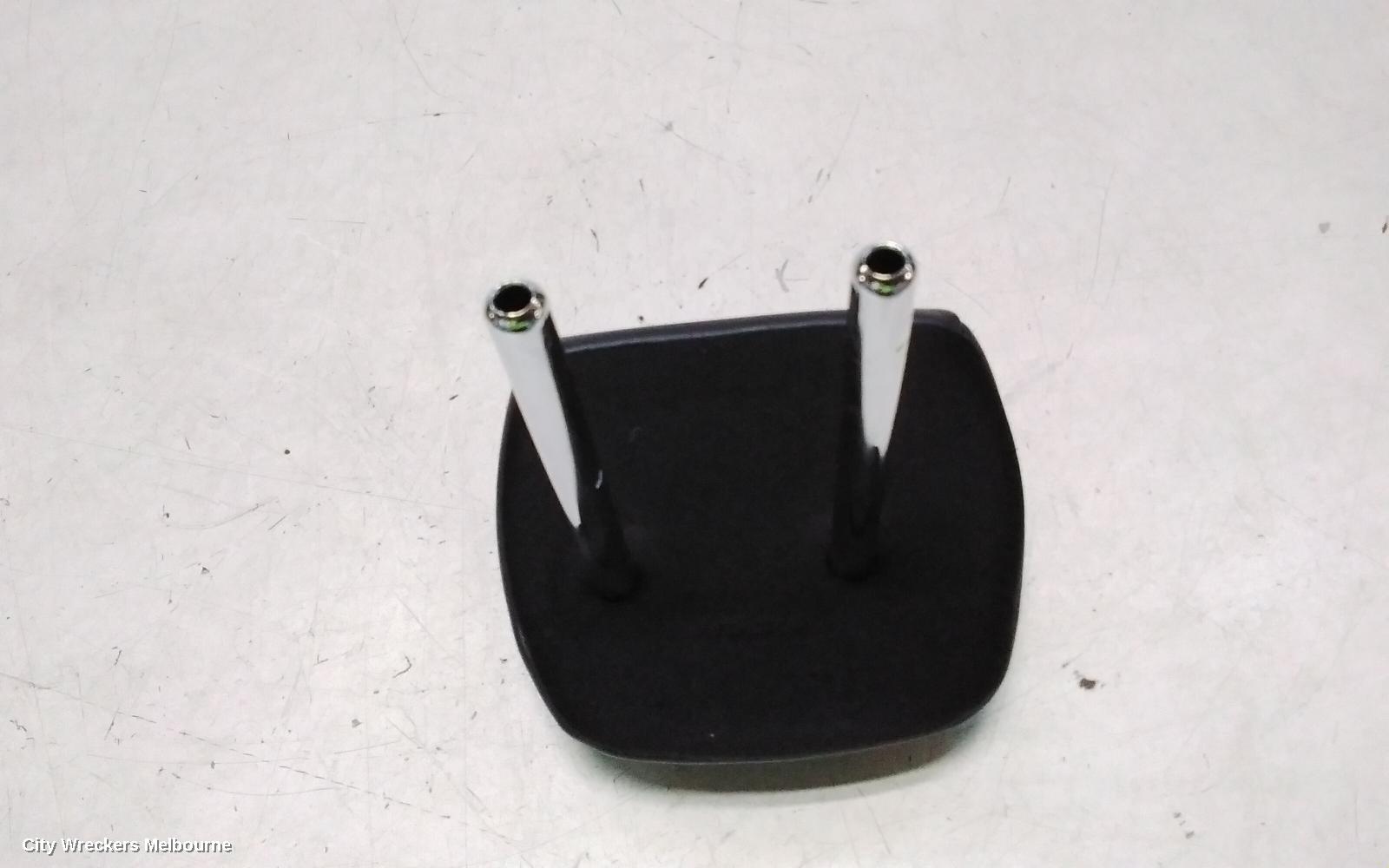 TOYOTA PRIUS HEADREST, ZVW50R, CENTRE REAR, LEATHER, 02/2016 - 12/2021 - Image 2