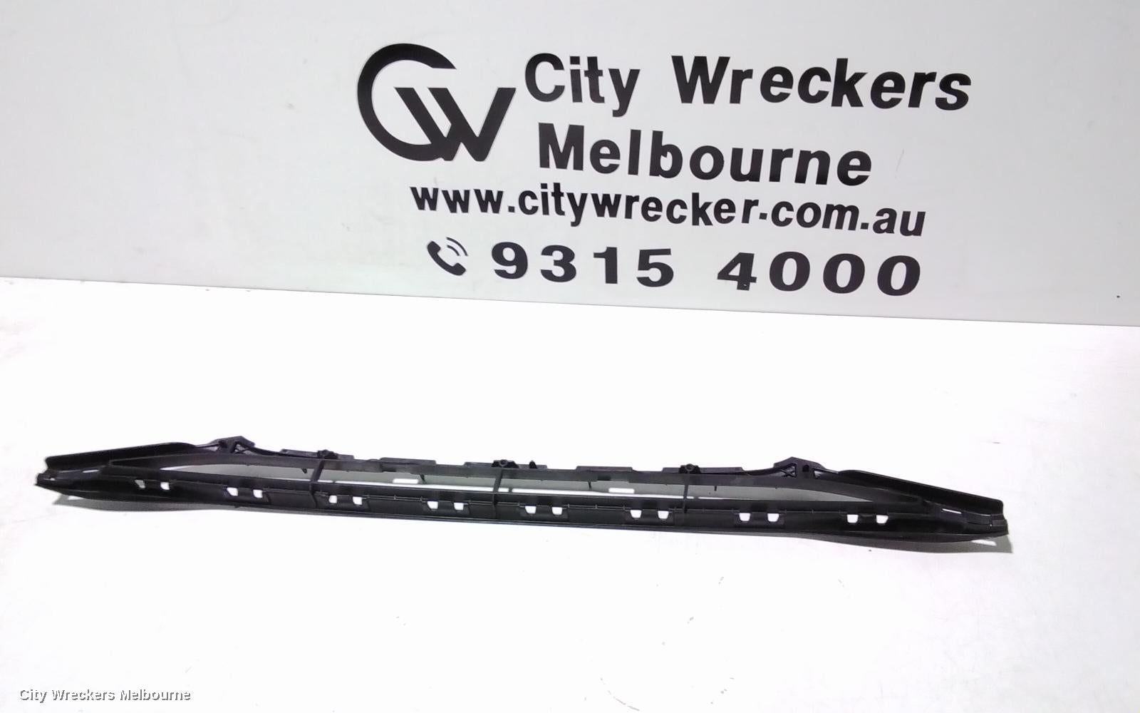 AUDI A4 GRILLE, BUMPER GRILLE (CENTRE), B8 8K (A4), 07/2012 - 01/2016 - Image 3