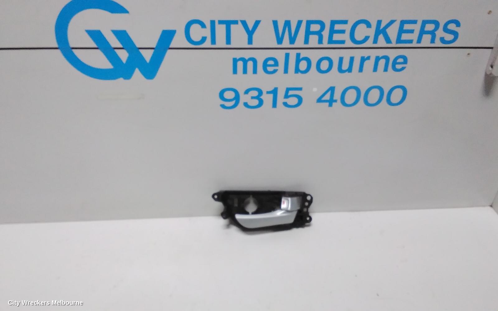 HYUNDAI VELOSTER DOOR HANDLE, INNER, RH FRONT, SILVER, FS, 02/2012 - 02/2018 - Image 1
