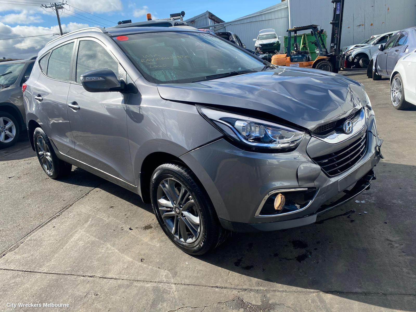 HYUNDAI IX35 RIGHT FRONT DOOR, LM SERIES, NON MOULD TYPE, 11/2009 - 01/2016 - Image 2