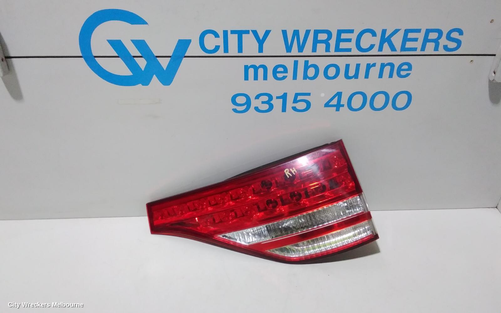 TOYOTA TARAGO REAR GARNISH, TAILGATE LAMP (RH SIDE), ACR50R, 03/2006 - 12/2008 - Image 1