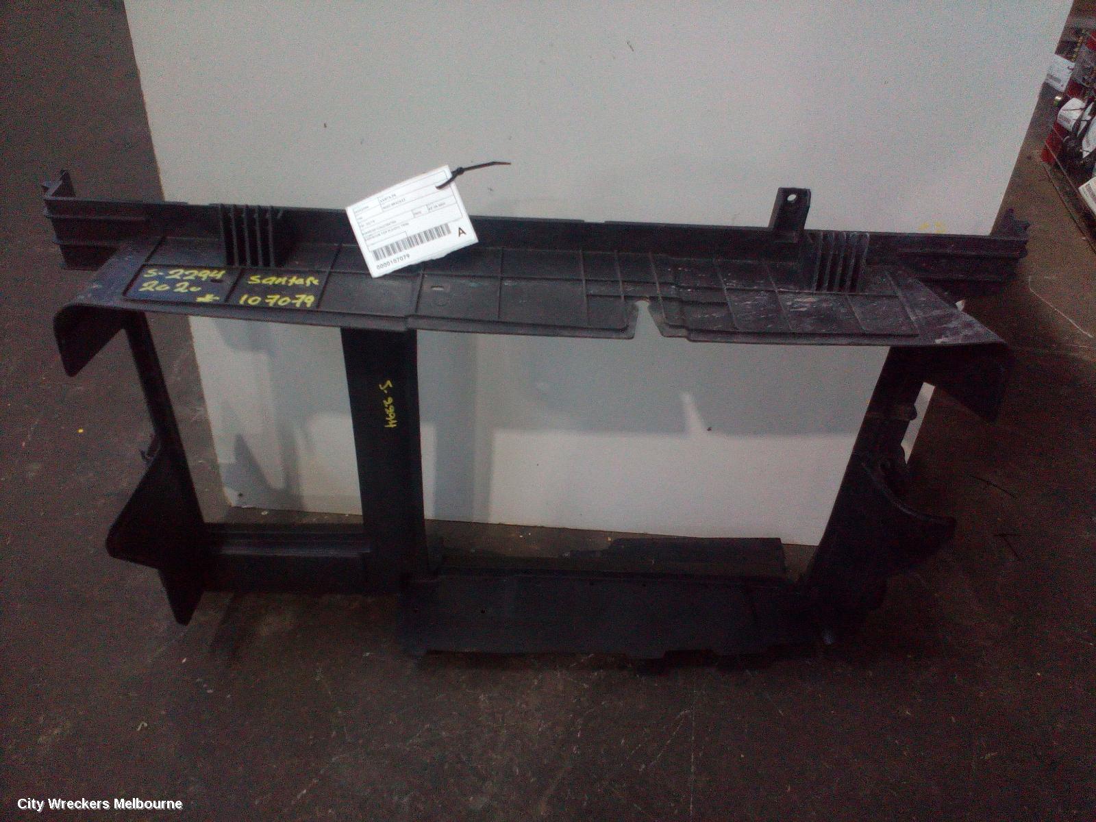 HYUNDAI SANTA FE, TM, 03/2018 - 10/2023, RADIATOR TOP PLASTIC TRIM: 107079 - Image 1
