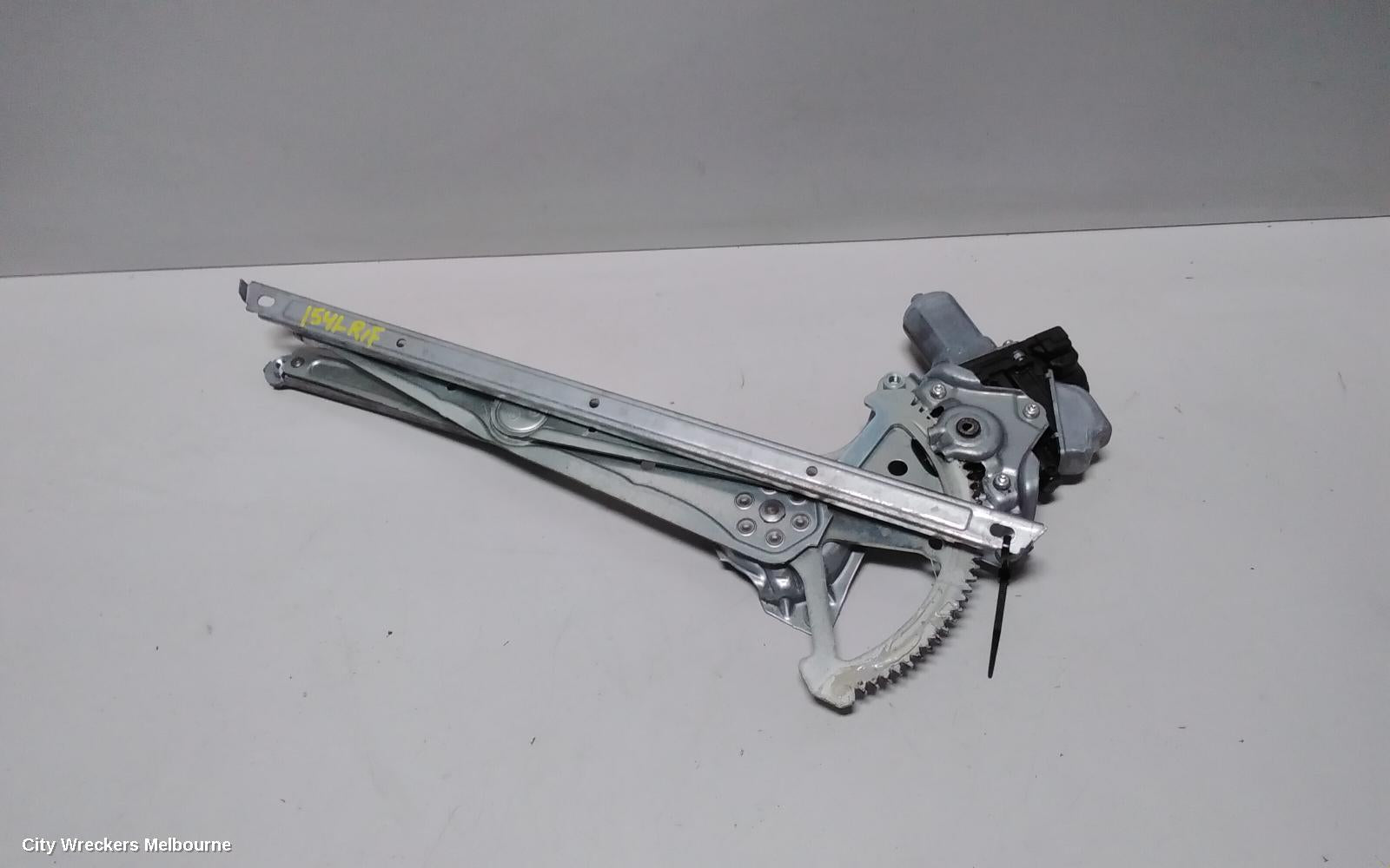 TOYOTA PRIUS RIGHT FRONT WINDOW REG/MOTOR, NHP10R, PRIUS C, 12/2011 - 03/2020 - Image 2