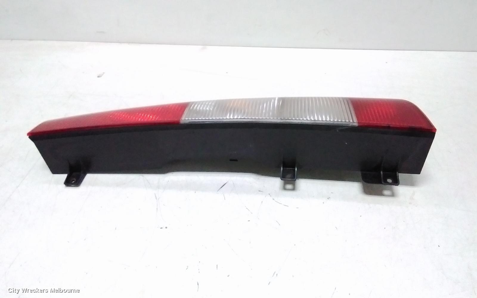 MERCEDES VITO RIGHT TAILLIGHT, IN BODY, LOWER, TAILGATE/BARN DOOR, 639, 04/2004 - 02/2015 - Image 3