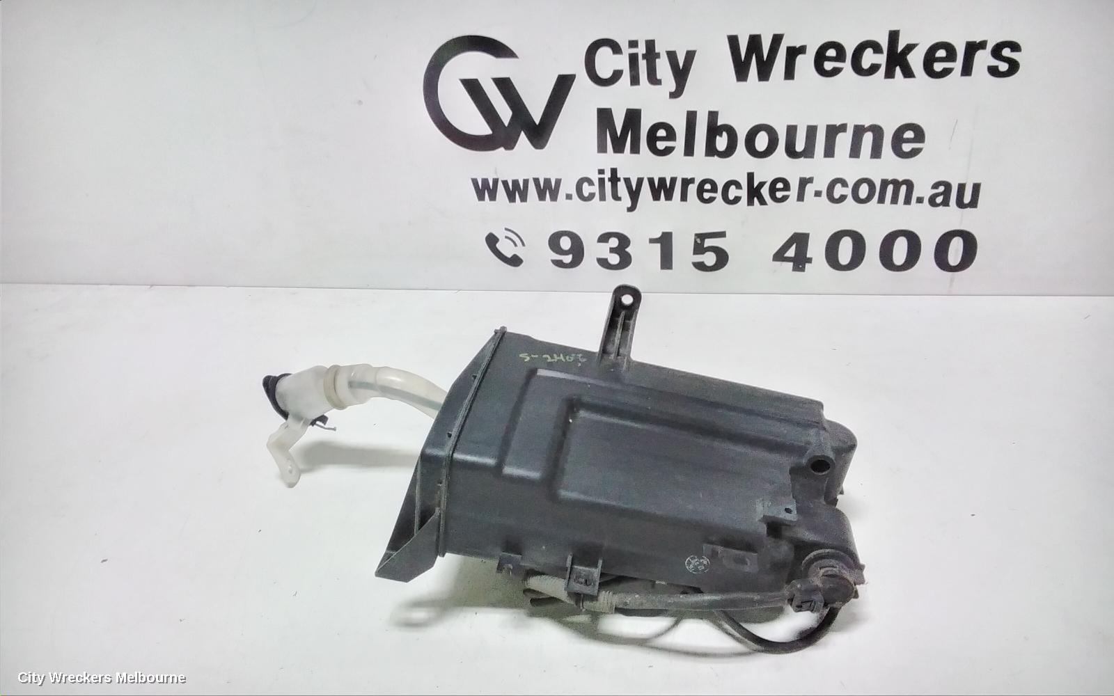 TOYOTA ESTIMA WASHER BOTTLE, XR30/XR40 00-06 - Image 1