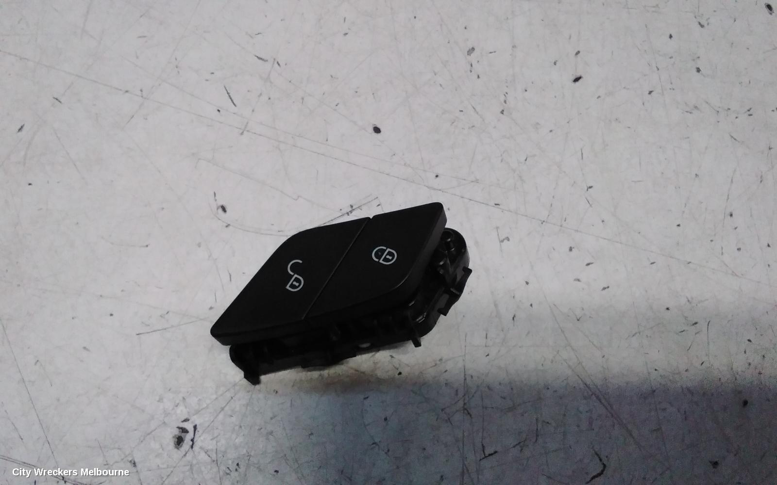 MERCEDES C CLASS, W205, 08/2014 - 07/2023, LOCK BUTTON RF - A 205 905 515: 141790 - Image 1