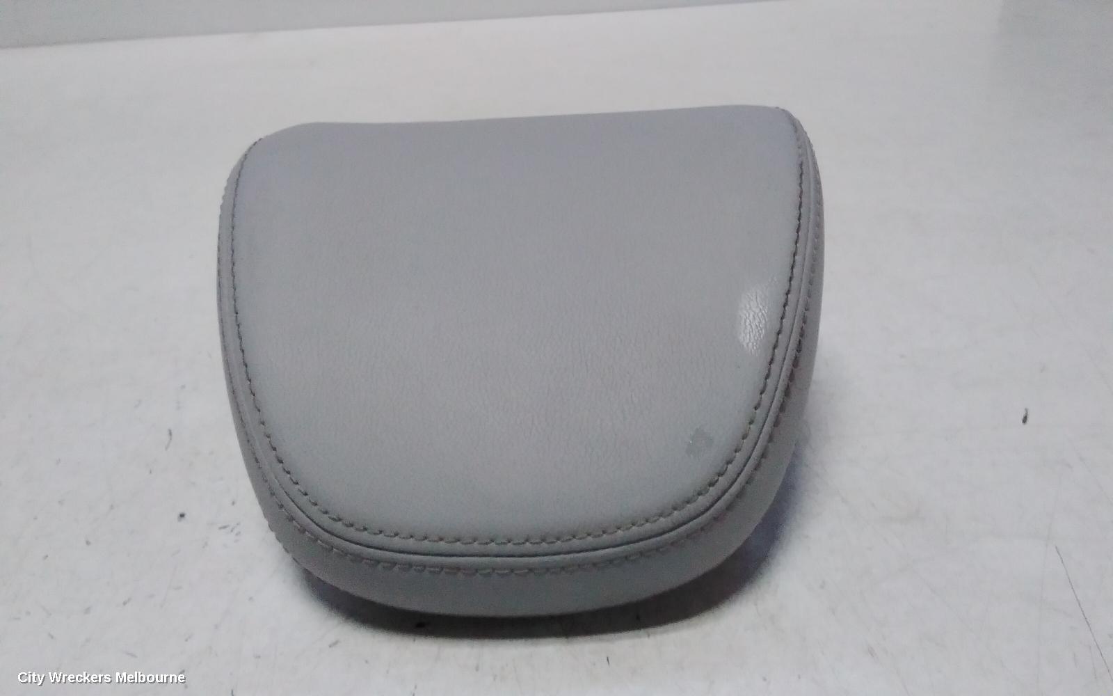 MITSUBISHI OUTLANDER HEADREST, LH REAR 2ND ROW, LEATHER, LIGHT GREY, ZM, 08/2021 ONWARDS - Image 3