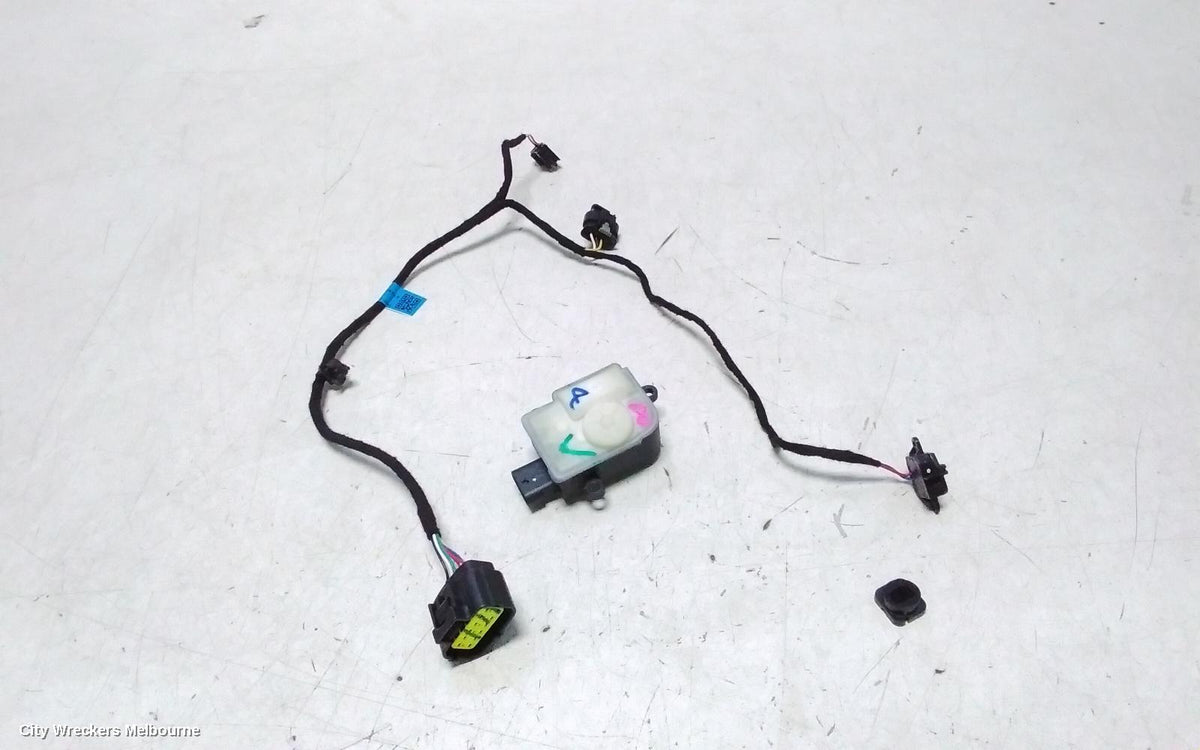 JAECOO J5 FUEL DOOR / FILLER, 1ST GEN, 08/2025 ONWARDS - Image 3