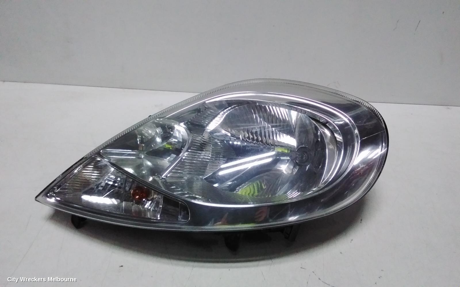 RENAULT TRAFIC LEFT HEADLAMP, X82, HALOGEN TYPE, 01/2015 - 09/2022 - Image 1
