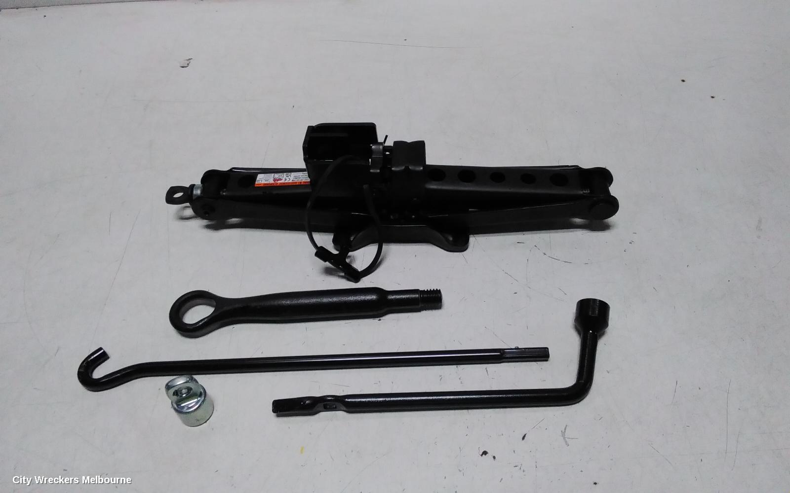 TOYOTA KLUGER JACK/TOOL KIT, XU70 SERIES, 03/2021 ONWARDS - Image 2