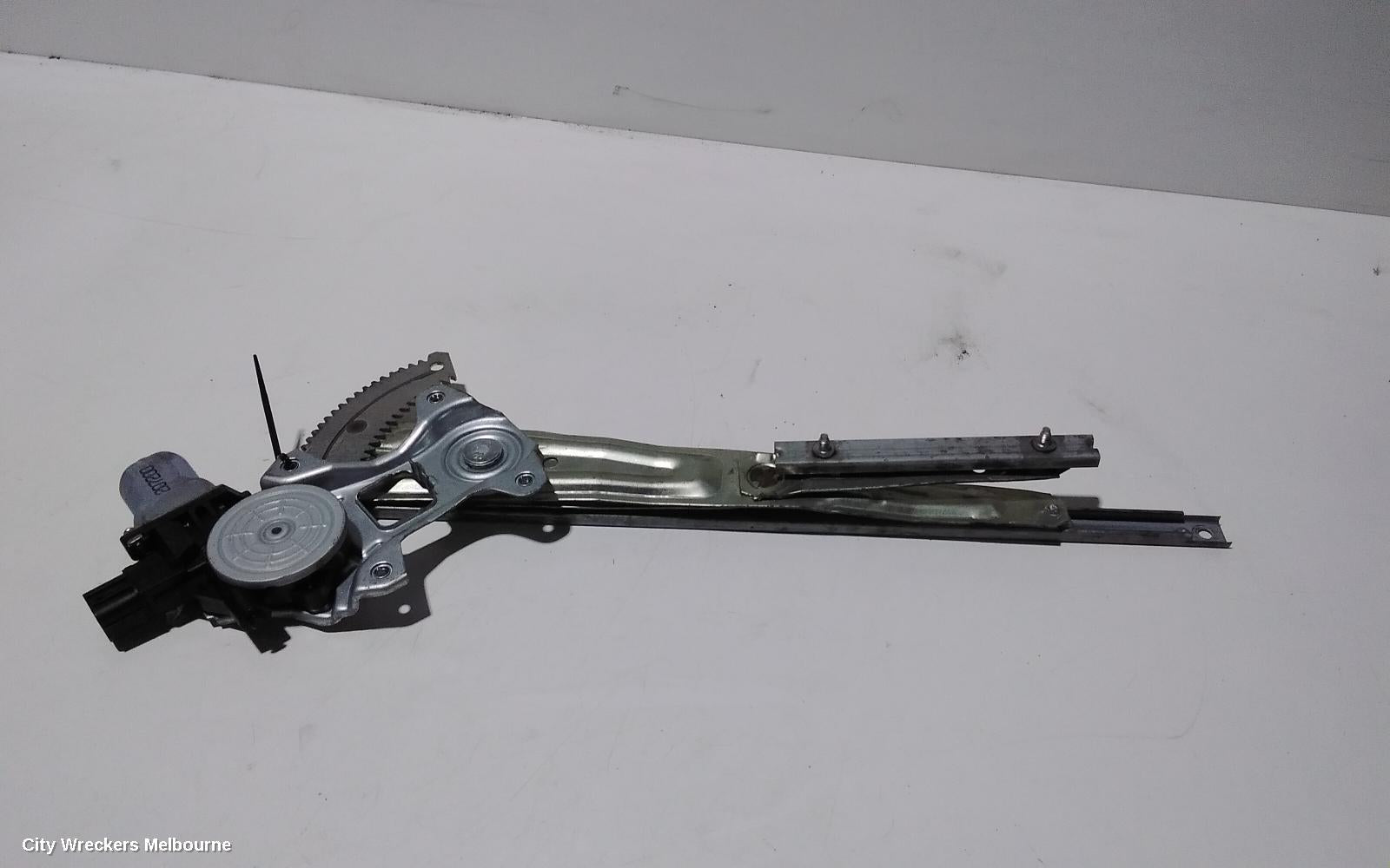 PEUGEOT 4008 RIGHT FRONT WINDOW REG/MOTOR, 05/2012 - 12/2017 - Image 1