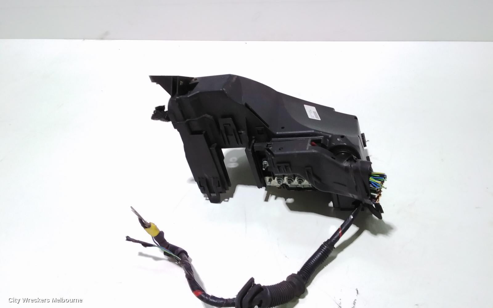 LAND ROVER DISCOVERY SPORT FUSE BOX, ENGINE BAY, DIESEL, L550, 01/2015 ONWARDS - Image 2