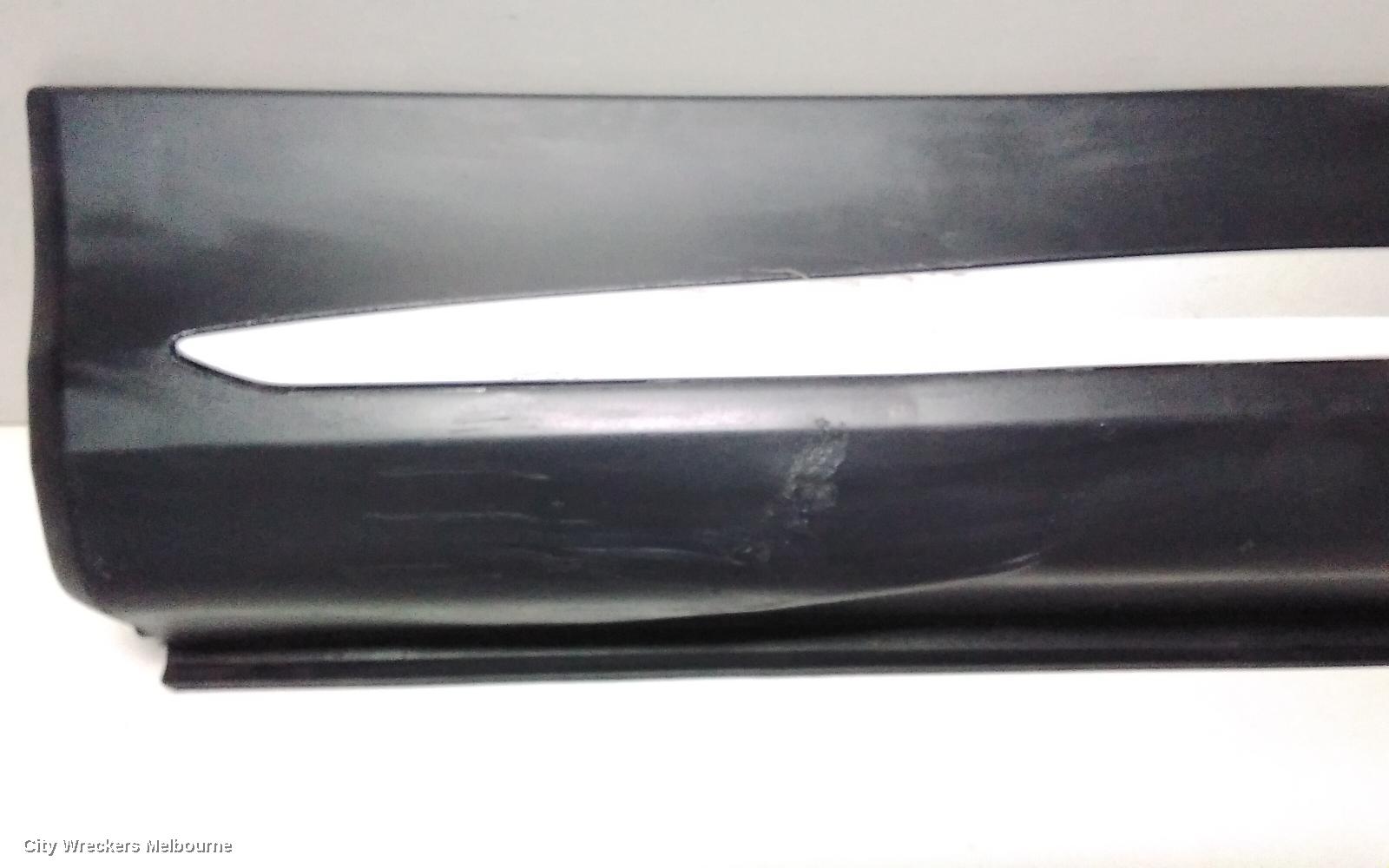 MITSUBISHI ECLIPSE CROSS DOOR MOULD, LHF LOWER DOOR MOULD   SMALL SCRATCH ON THE SILVER PART CHECK PHOTOS: 73007, GEN 1, 11/2017 ONWARDS - Image 2