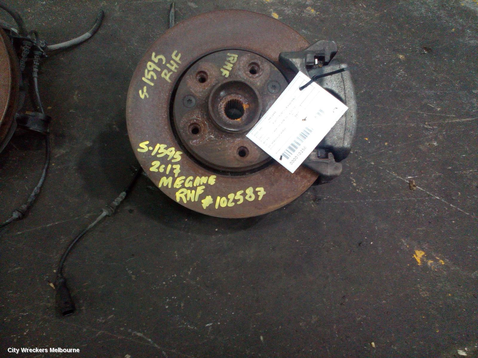 RENAULT MEGANE RIGHT FRONT HUB ASSEMBLY, PETROL, 1.2, BFB/LFF/KFB, 06/2016 - 02/2020 - Image 1
