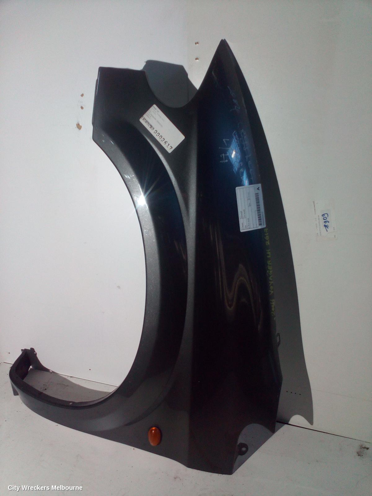CHRYSLER VOYAGER LEFT GUARD, RS, 05/2001 - 02/2008 - Image 1