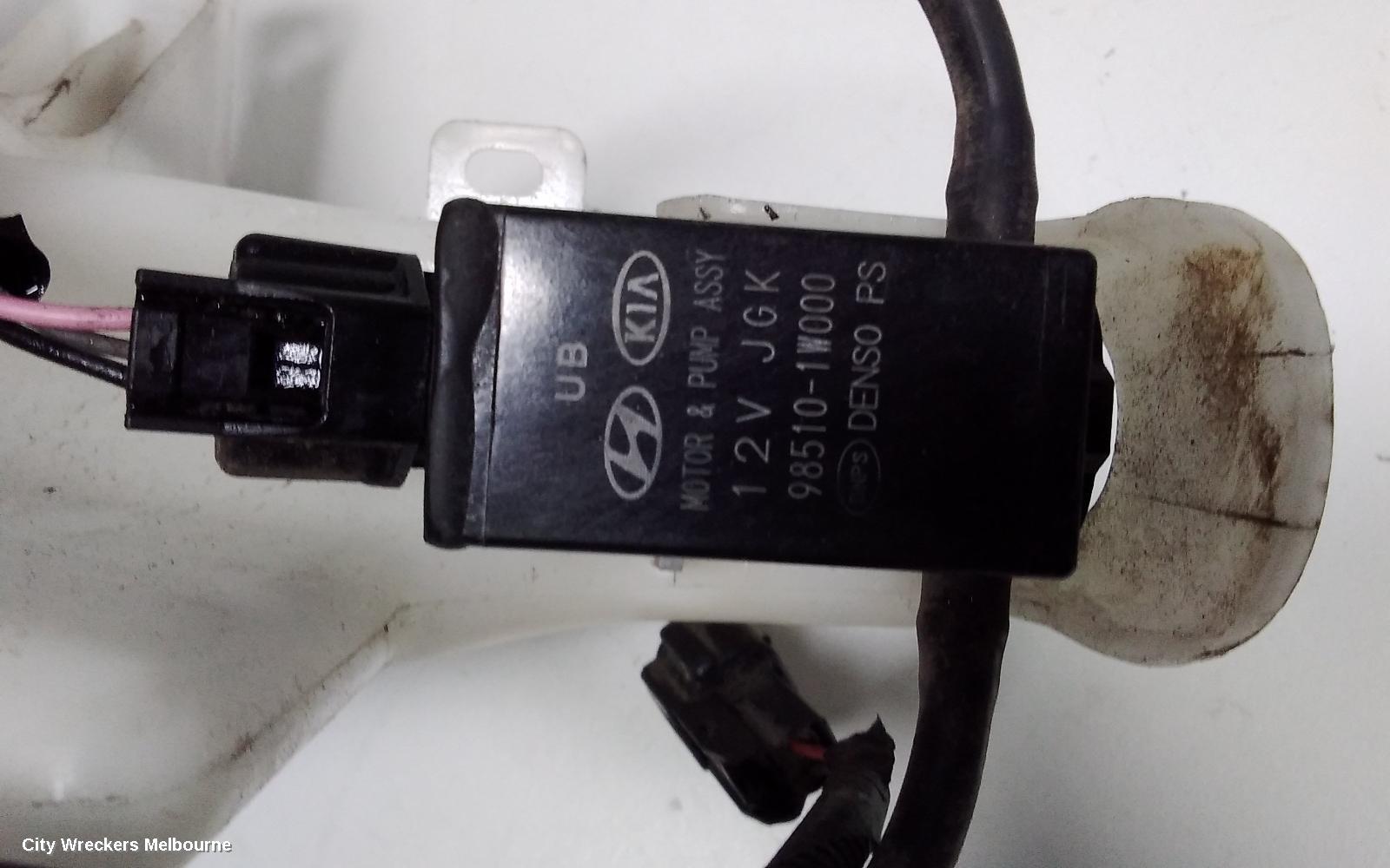 HYUNDAI I20 WASHER BOTTLE, WASHER BOTTLE MOTOR, PB, 07/2010 - 12/2015 - Image 2
