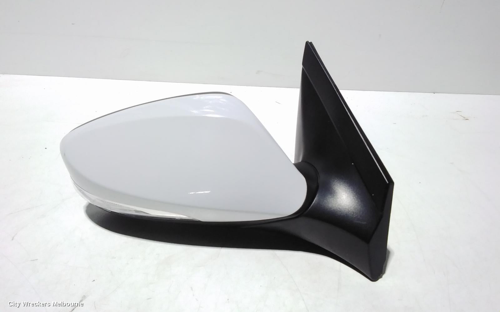 HYUNDAI ACCENT RIGHT DOOR MIRROR, RB, W/ ELECT ADJ, MANUAL FOLD, NON HEATED, INDICATOR TYPE, 05/2011 - 12/2019 - Image 2