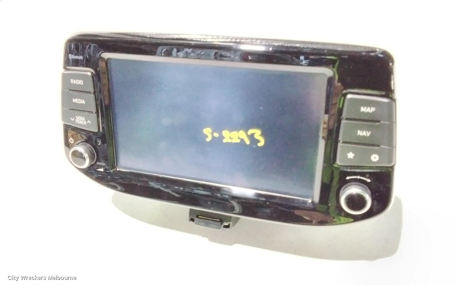 HYUNDAI I30 RADIO/CD/DVD/SAT/TV, HEAD UNIT & DISPLAY, 8 IN, SAT NAV/PREMIUM AUDIO TYPE, (S. KOREA VIN KMHH), PD, HATCH, 03/2017 - 07/2020 - Image 2