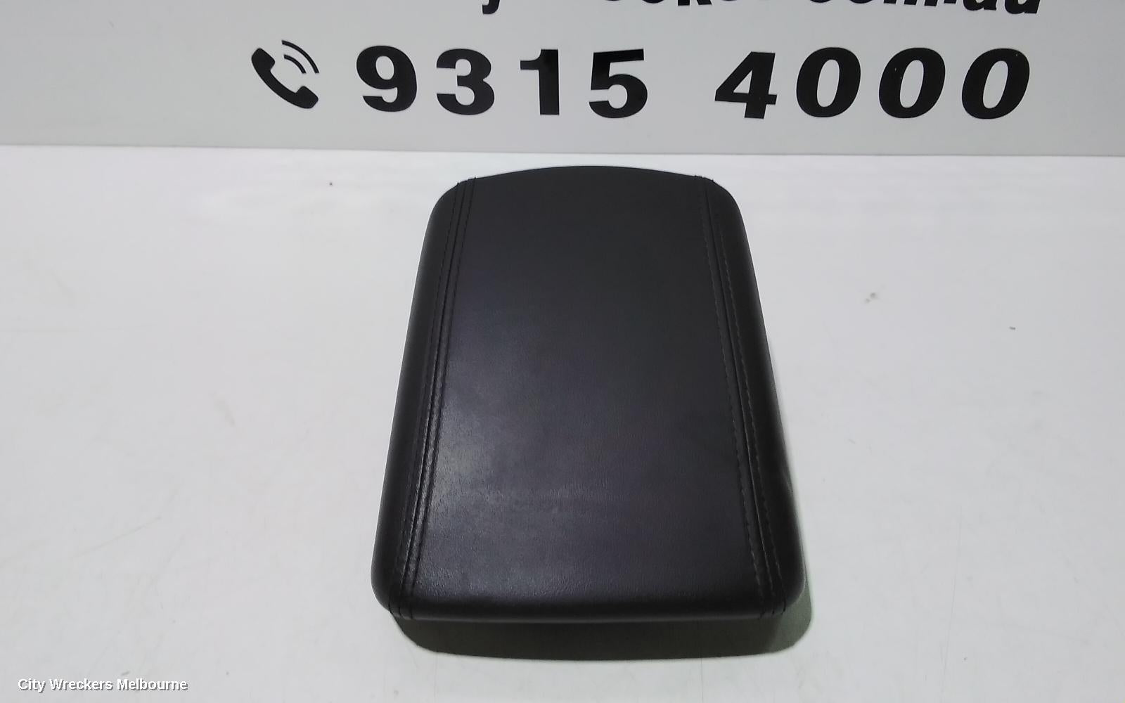 HYUNDAI TUCSON CONSOLE, CONSOLE LID ONLY, TL, W/ PARK BRAKE LEVER, 06/2015 - 01/2021 - Image 2