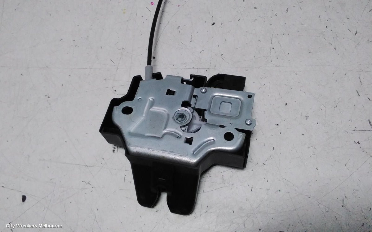 TOYOTA CAMRY DOOR/BOOT/GATE LOCK, BOOTLID LOCK, XV70, 09/2017 - 05/2024 - Image 3