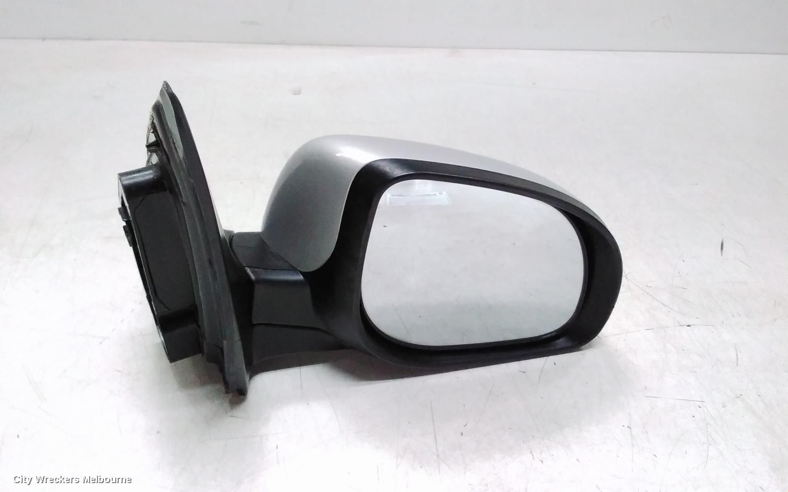 HYUNDAI I20 RIGHT DOOR MIRROR, PB, MANUAL FOLDING, W/ FLASHER TYPE, 03/2012 - 12/2015 - Image 1