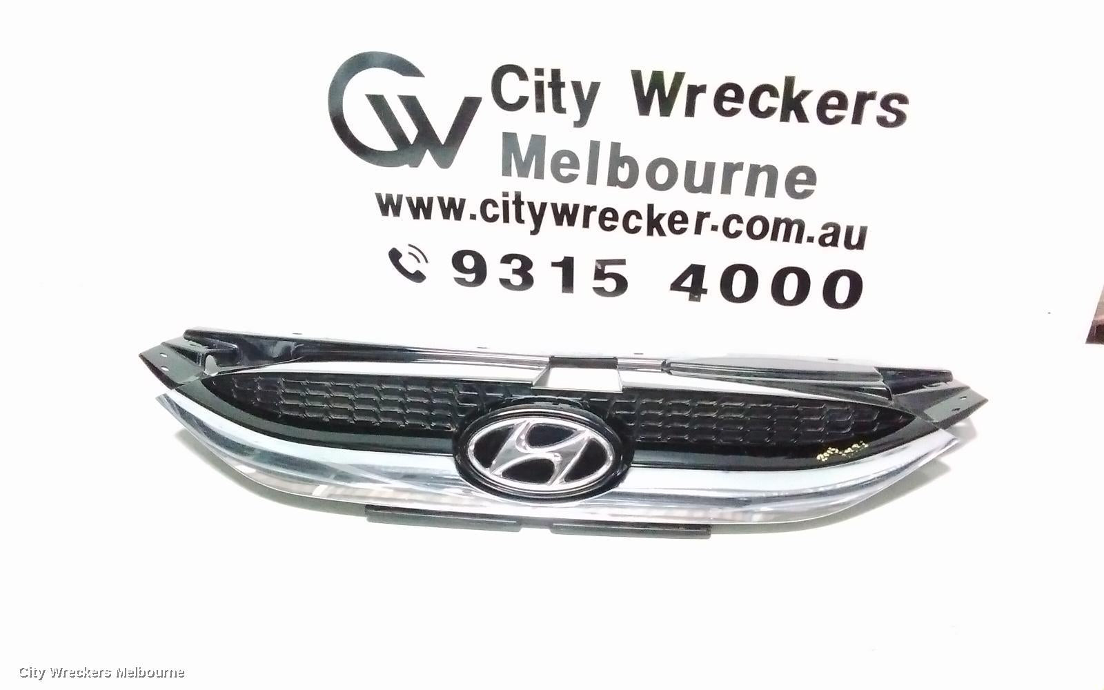 HYUNDAI IX35 GRILLE, RADIATOR GRILLE, LM SERIES, SE/TROPHY, 10/2013 - 01/2016 - Image 1