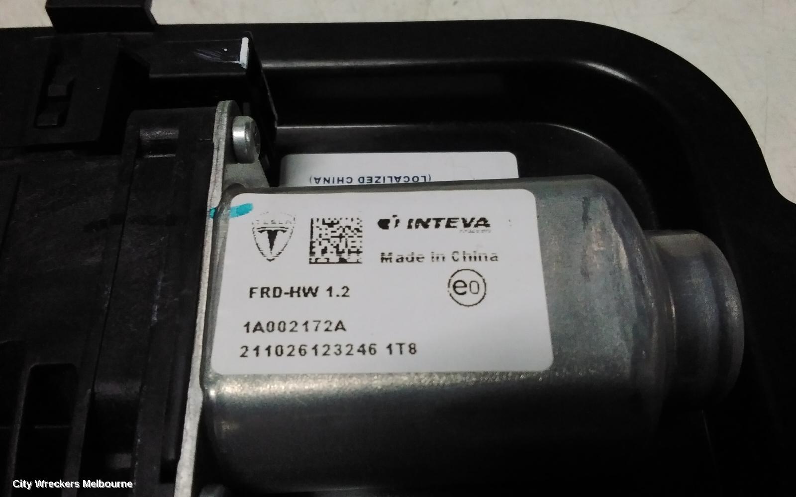 TESLA MODEL 3 RIGHT FRONT WINDOW REG/MOTOR, 1ST GEN, 06/2019 ONWARDS - Image 3