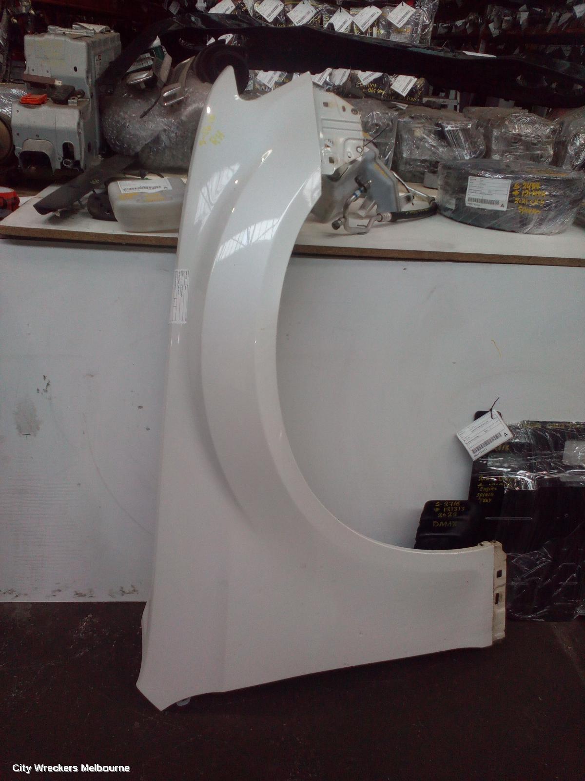 CHRYSLER 300C RIGHT GUARD, LX2, NON FLARE TYPE, 07/2012 ONWARDS - Image 2