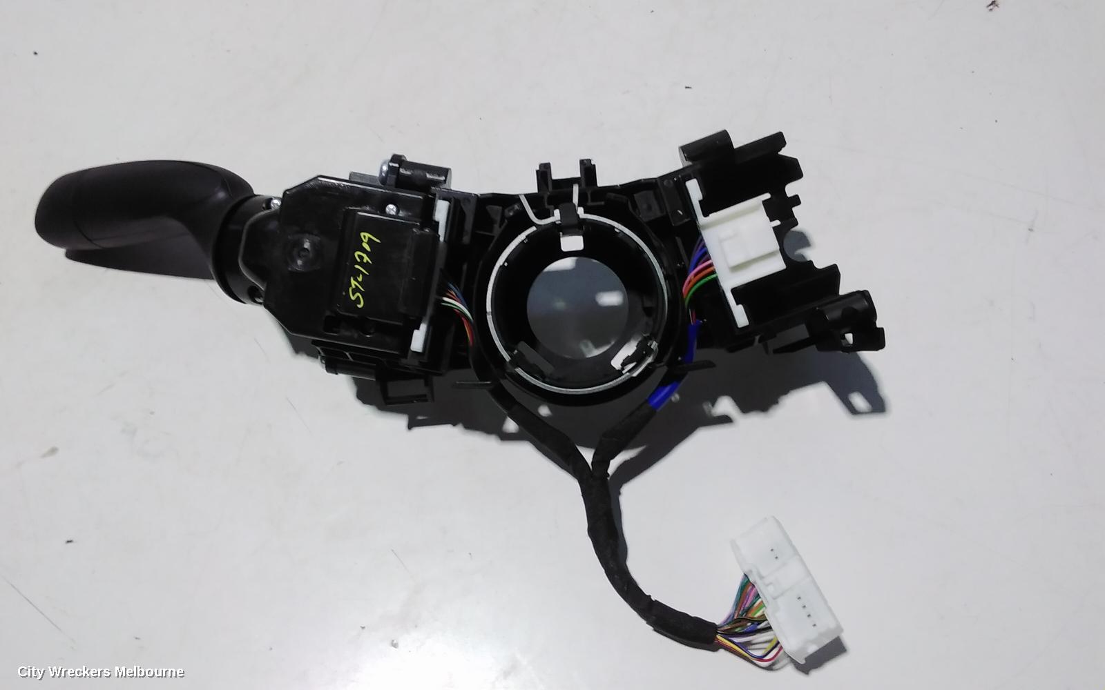 TOYOTA HIACE COMBINATION SWITCH, FLASHER SWITCH, NON FOGLAMP TYPE, 300 SERIES, 04/2019 ONWARDS - Image 3