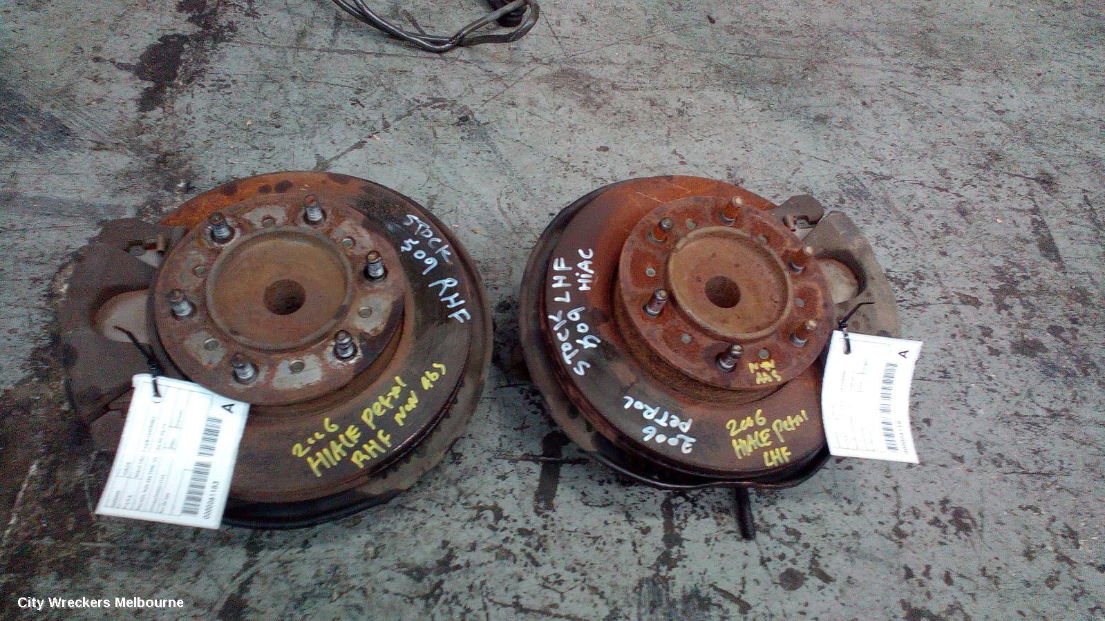 TOYOTA HIACE RIGHT FRONT HUB ASSEMBLY, TRH/KDH, NON ABS TYPE, 2WD, 03/2005 - 04/2019 - Image 2