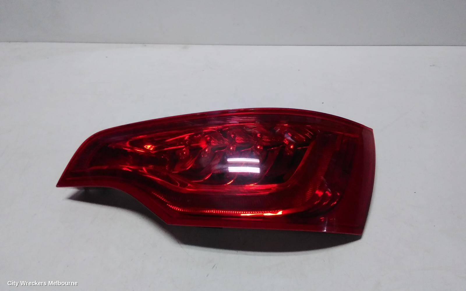 AUDI Q7 RIGHT TAILLIGHT, 4L, IN TAILGATE, 10/2009 - 08/2015 - Image 1