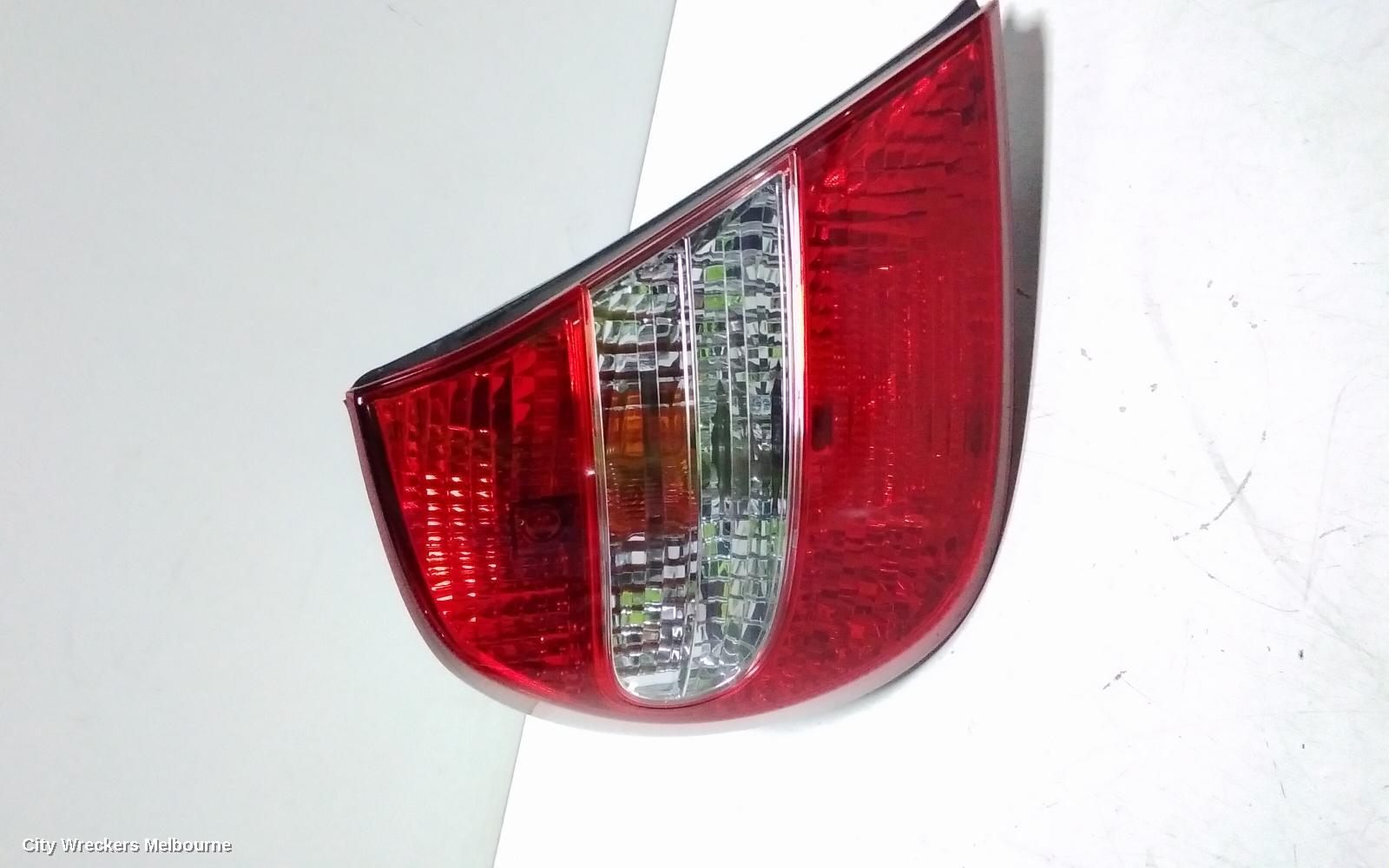 TOYOTA CAMRY LEFT TAILLIGHT, SK36, REVERSE LAMP IN CENTRE, 08/2002 - 09/2004 - Image 3