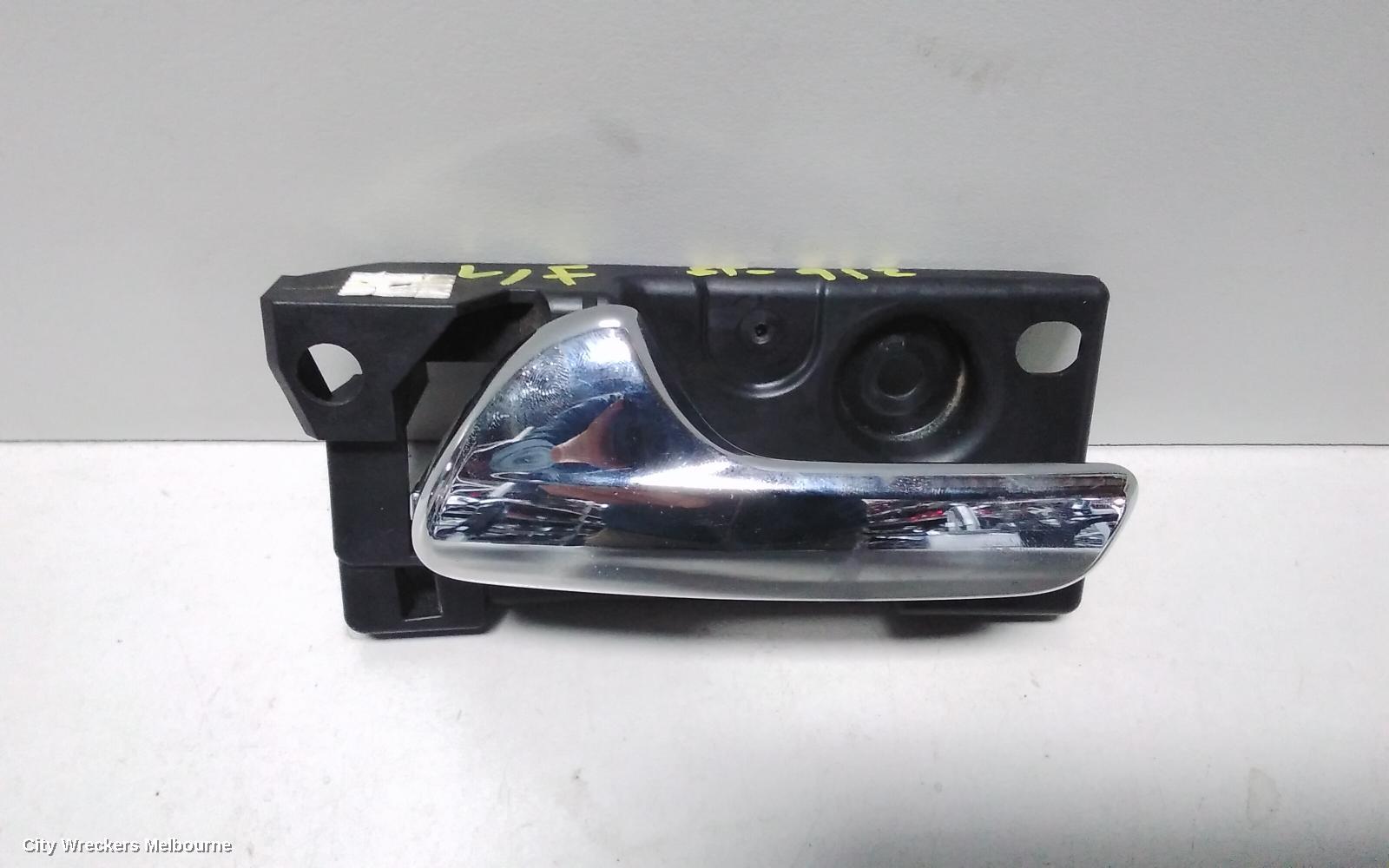 JEEP GRANDCHEROKEE DOOR HANDLE, INNER, LH FRONT, WK, 01/2011 ONWARDS - Image 2