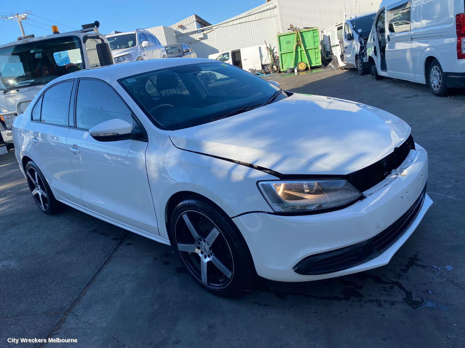 VOLKSWAGEN JETTA RIGHT FRONT DOOR, 1B, 02/2011 - 12/2017 - Image 2