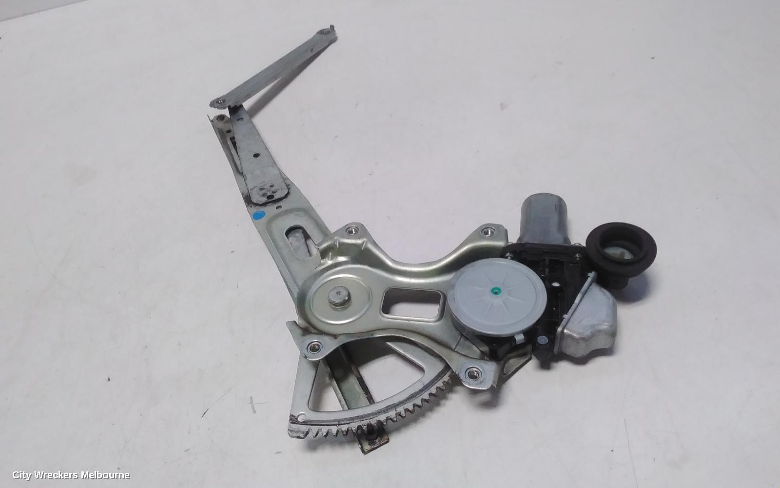 TOYOTA PRIUS LEFT FRONT WINDOW REG/MOTOR, ZVW30R, POWER, 07/2009 - 12/2015 - Image 3