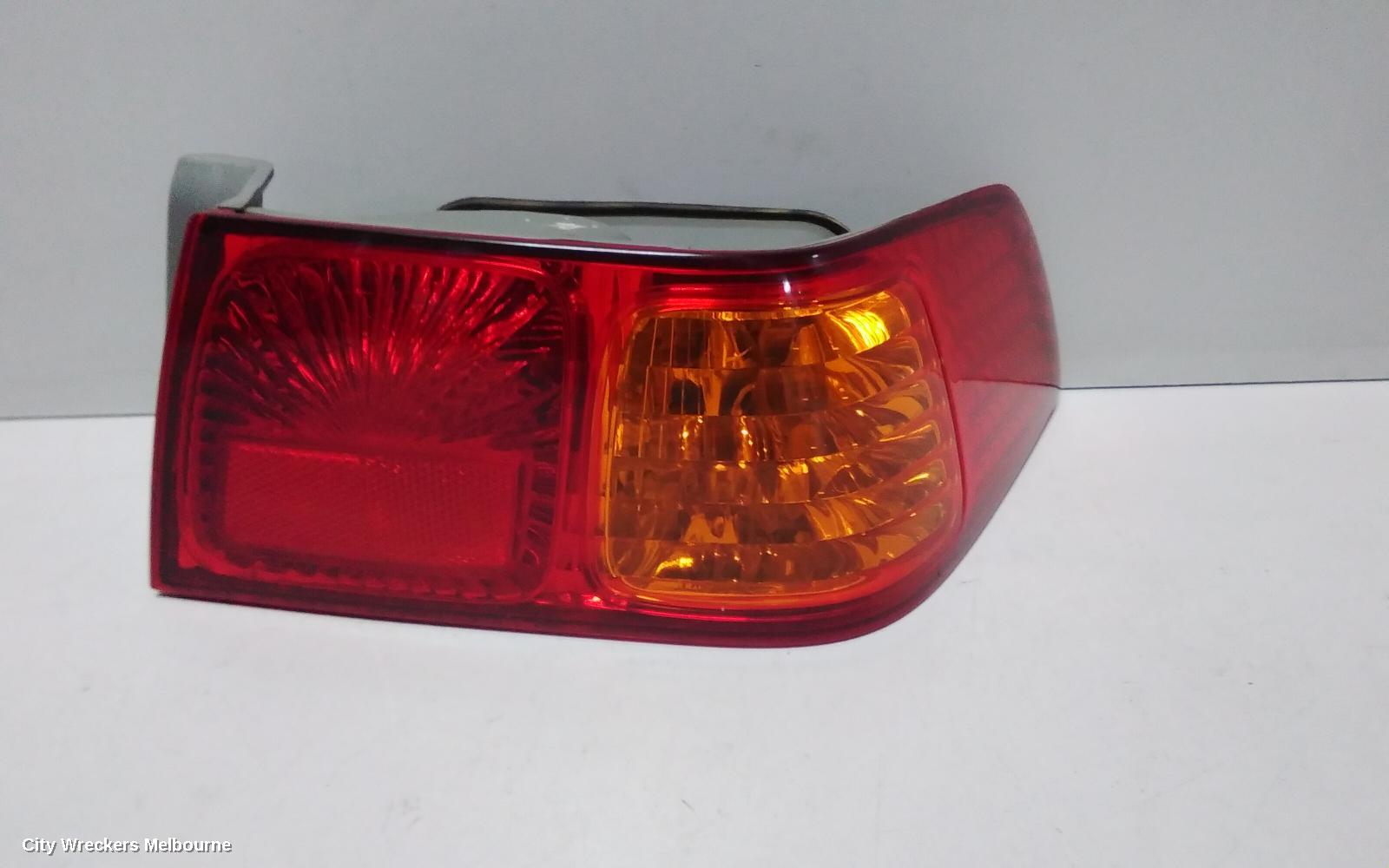 TOYOTA CAMRY RIGHT TAILLIGHT, SK20, SEDAN, 10/2000 - 08/2002 - Image 2