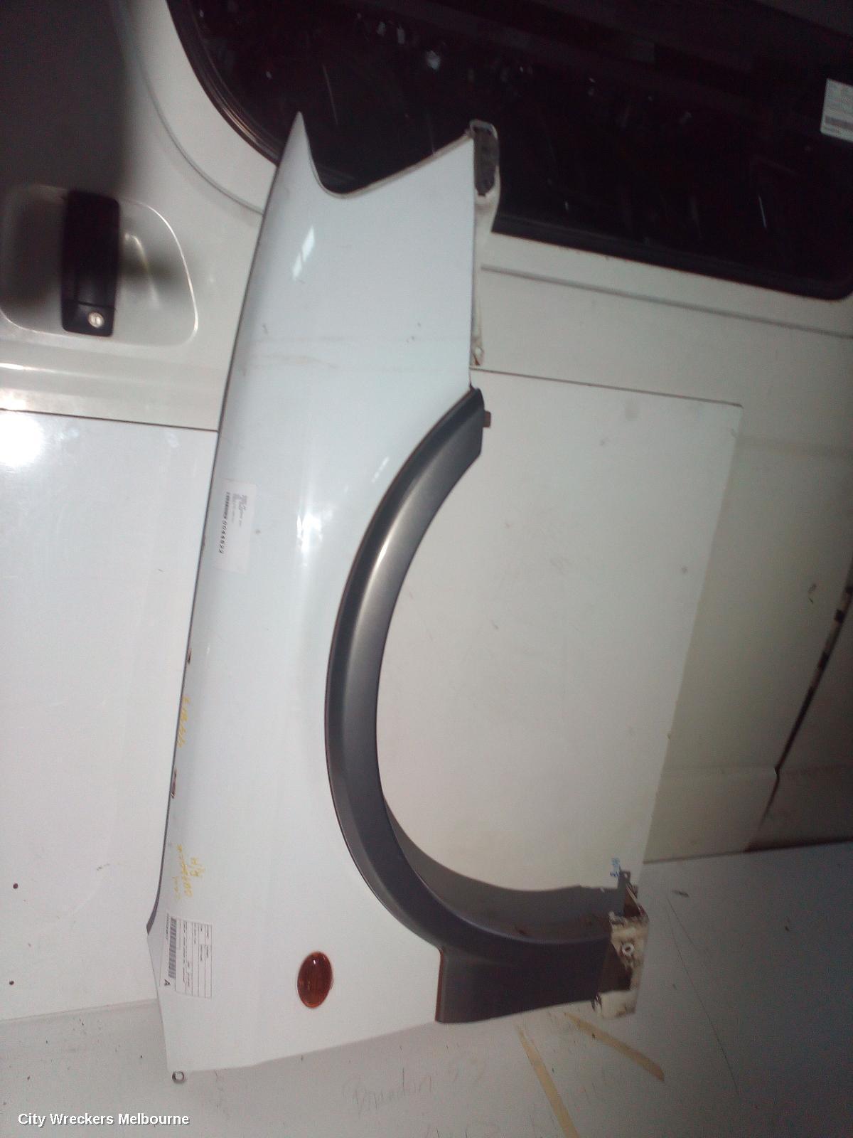 NISSAN MURANO RIGHT GUARD, Z50, 05/2002 - 12/2008 - Image 2