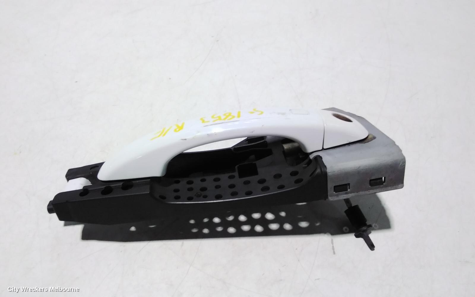 HYUNDAI VELOSTER DOOR HANDLE, OUTER, RH FRONT, NON SENSOR TYPE, FS, 02/2012 - 02/2018 - Image 2
