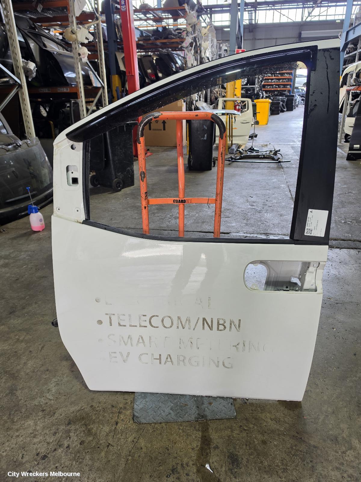 HYUNDAI STARIA LEFT FRONT DOOR, US4, 04/2021 ONWARDS - Image 3