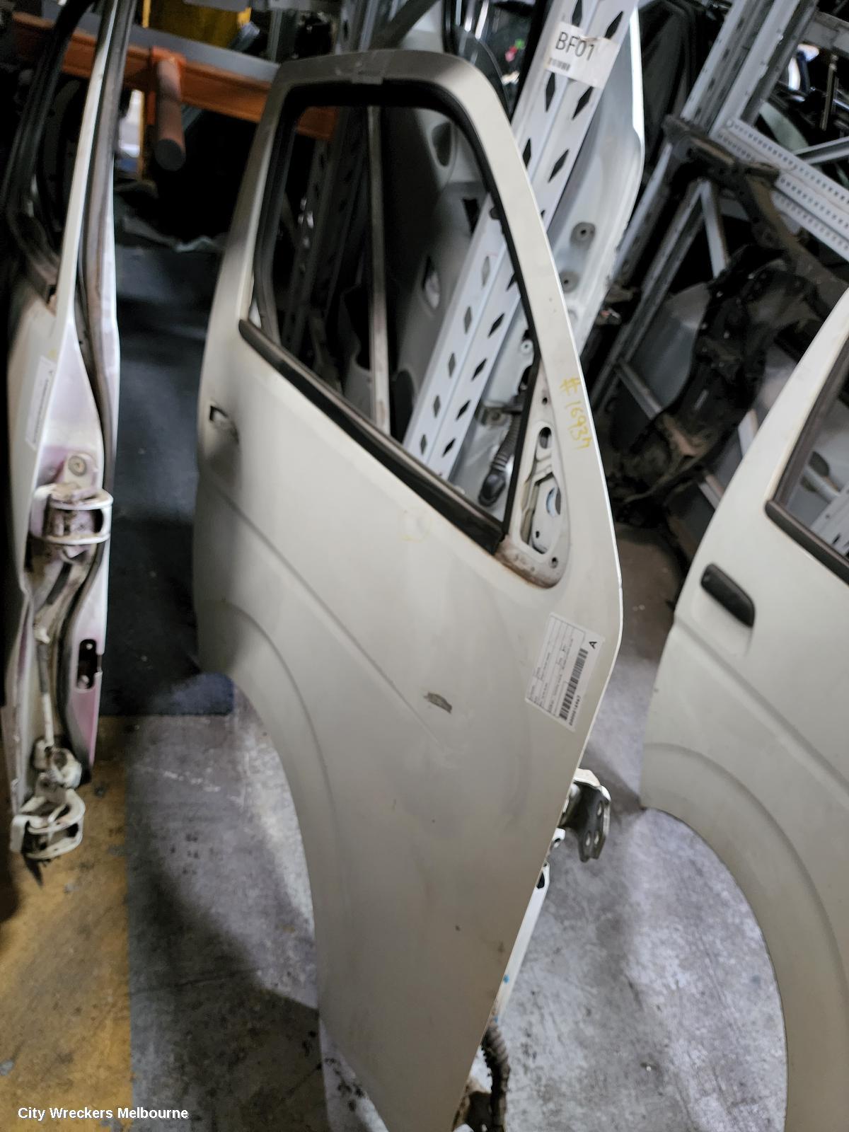 TOYOTA HIACE RIGHT FRONT DOOR, SBV, 10/1995 - 02/2004 - Image 2