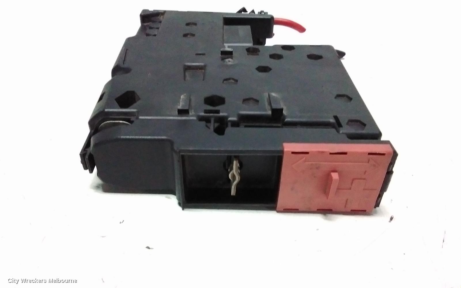 MERCEDES C CLASS FUSE BOX, ENGINE BAY, PETROL, W204/S204/C204, 07/2007 - 01/2015 - Image 3