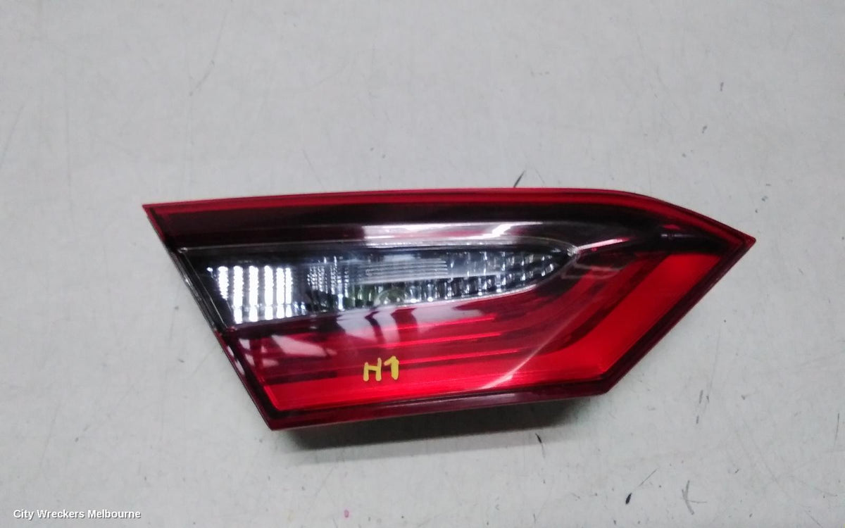 TOYOTA CAMRY REAR GARNISH, BOOTLID LAMP (LH SIDE), HALOGEN TYPE, XV70, 02/2021 - 05/2024 - Image 1