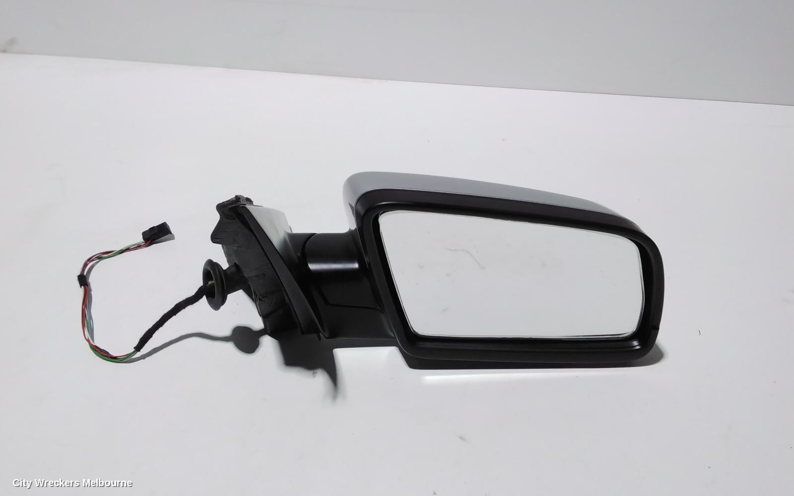 BMW 5 SERIES RIGHT DOOR MIRROR, E60/E61, AUTO DIP, W/ LIGHT PACKAGE & MEMORY TYPE, 3 PLUG (6/4/2 WIRE), 10/2003 - 09/2005 - Image 1