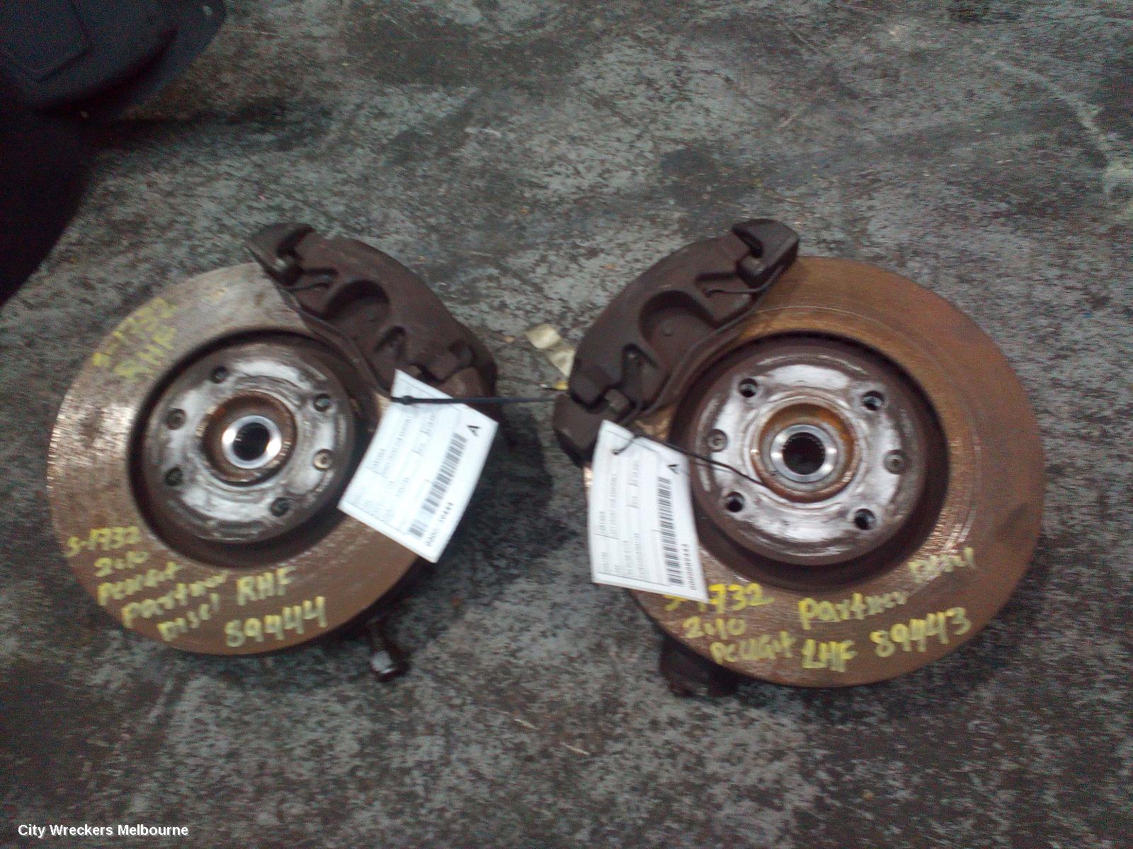 PEUGEOT PARTNER LEFT FRONT HUB ASSEMBLY, VAN 09/2008 - 01/2015 - Image 2