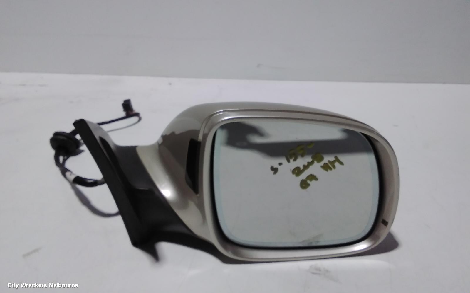 AUDI Q7 RIGHT DOOR MIRROR, 4L, POWER FOLD, W/ INDICATOR, NON MEMORY & NO LANE CHANGE ASSIST TYPE, 09/2006 - 09/2009 - Image 1