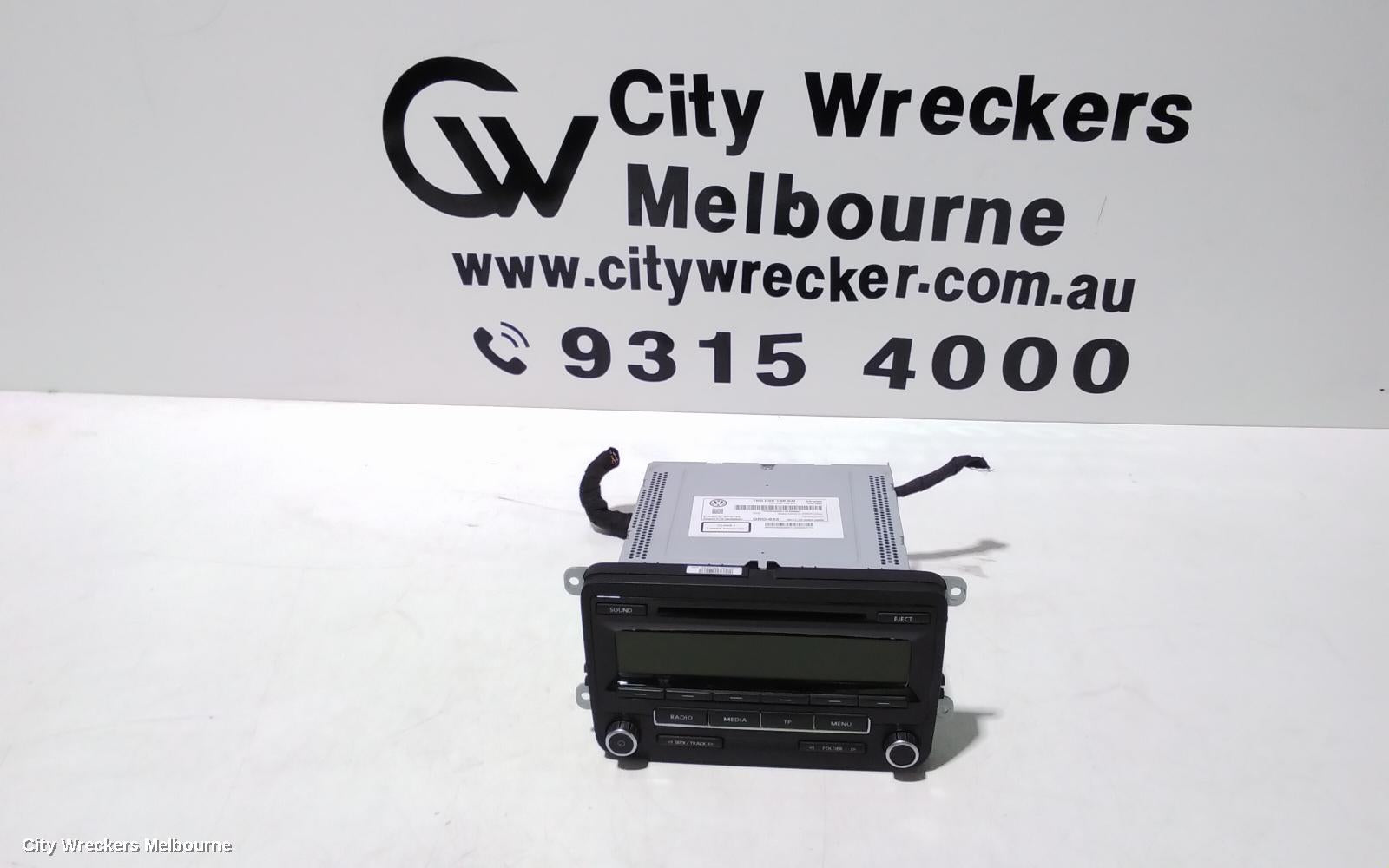VOLKSWAGEN AMAROK RADIO/CD/DVD/SAT/TV, DISPLAY & HEAD UNIT (RCD310), 2H, 12/2010 - 09/2016 - Image 1