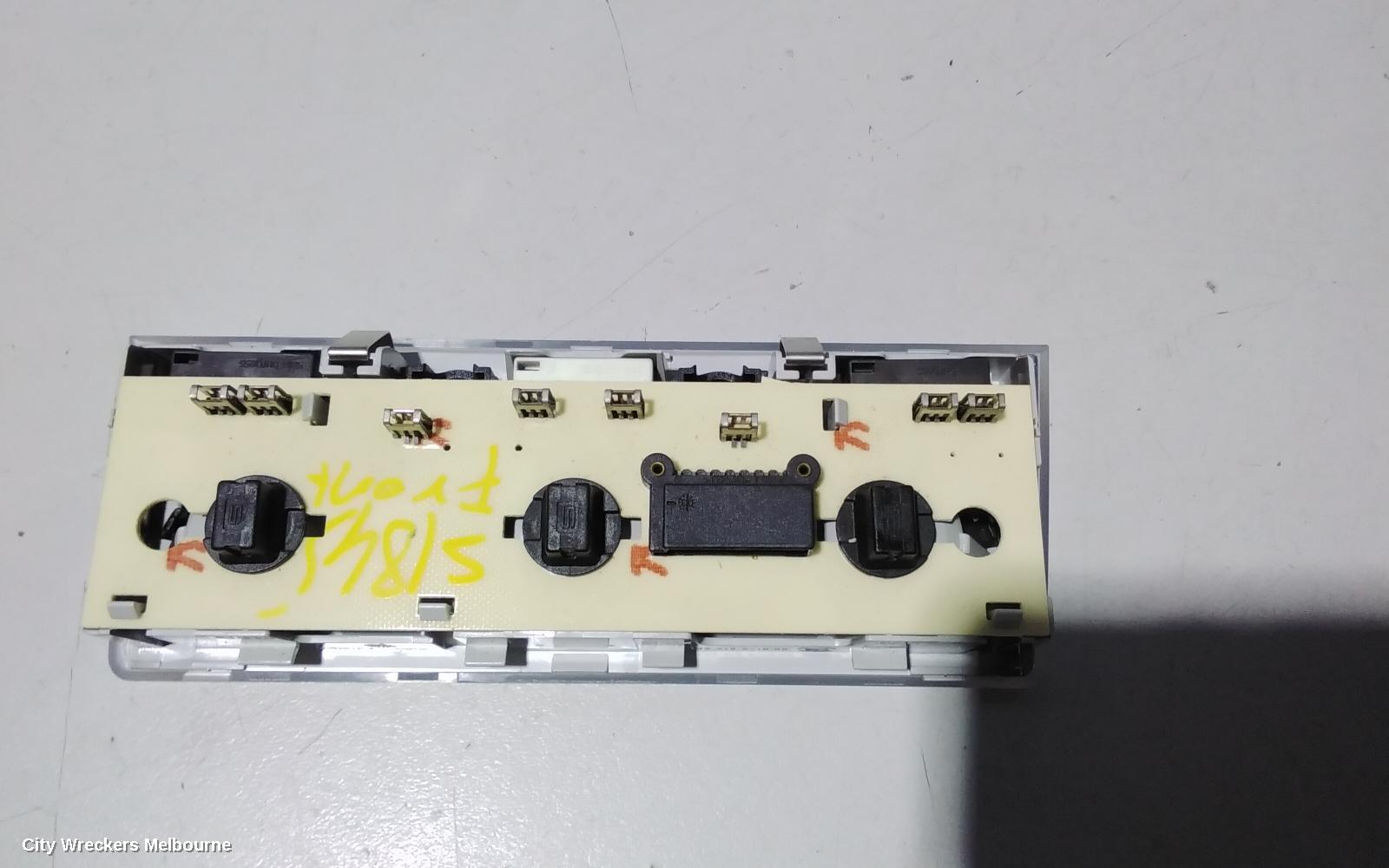 BMW 5 SERIES COURTESY LIGHT, E60 10/2003 - 04/2010 - Image 3